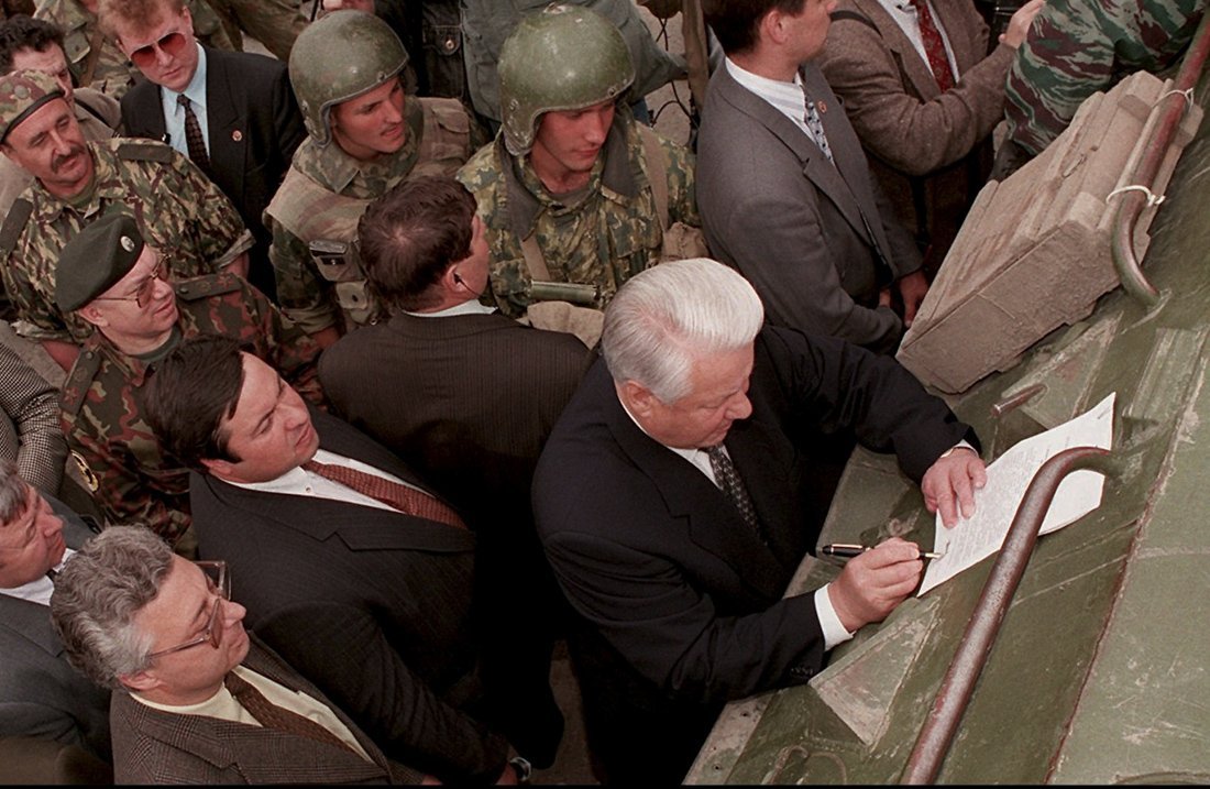30 декабря 1993. Ельцин и Яндарбиев 1996. Ельцин в Чечне. Ельцин в Чечне в 1996г.