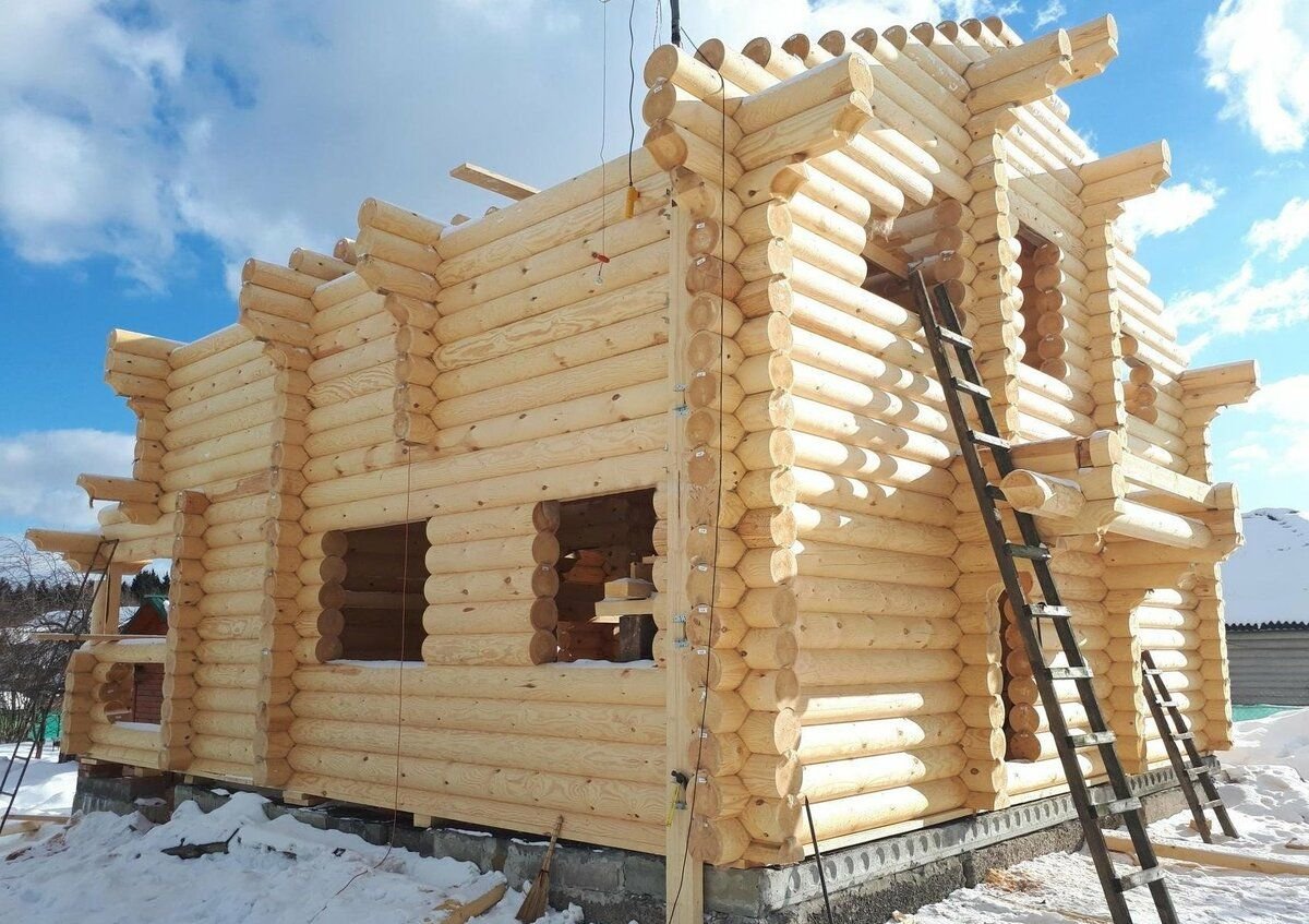 Оцилиндрованное бревно. Срубы домов +из оцилиндрованного бревна. Постройки из оцилиндрованного бревна. Сруб оцилиндрованное бревно. Сруб из оцилиндровки.