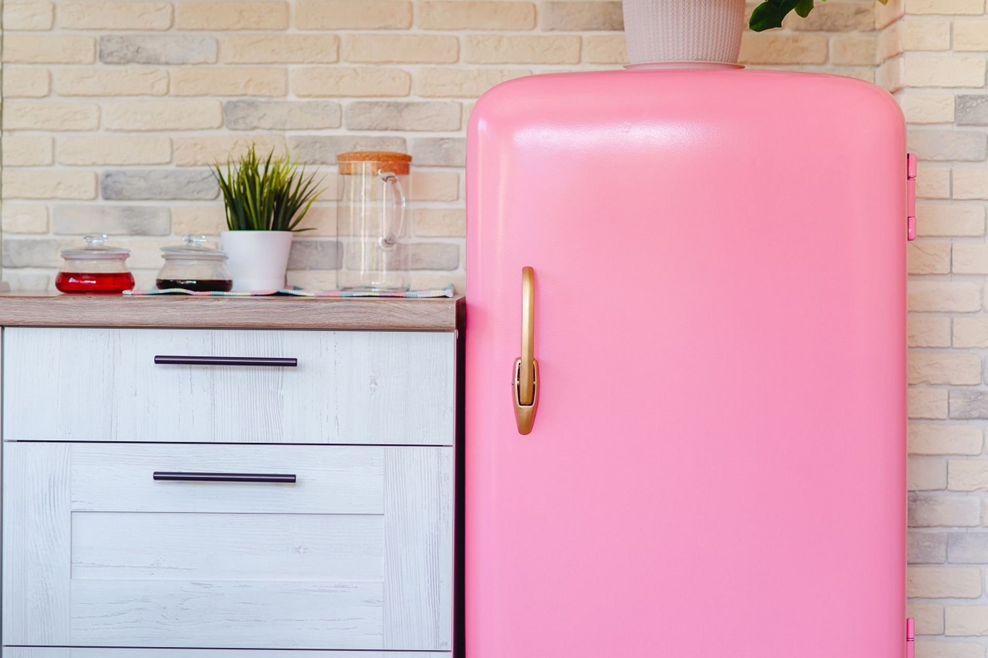 Холодильник розовый ретро стиль мраморный