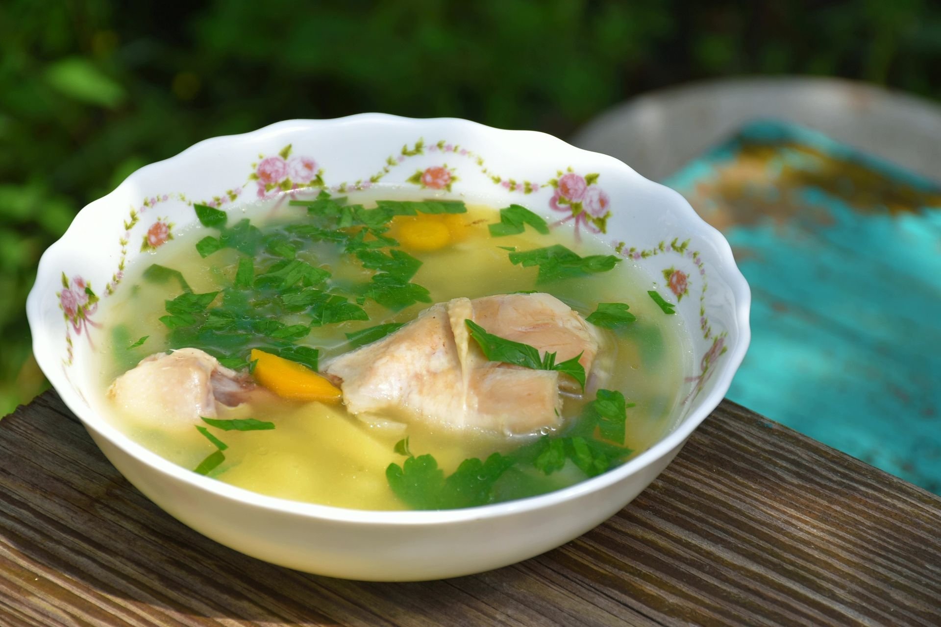 Токмач. Куриный суп с лапшой. Куриный суп с капеллини. Куриный суп. Куриный суп с вермишелью.