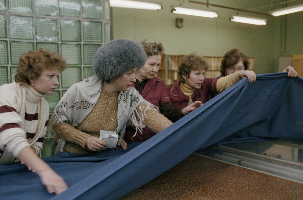Советские женщины в меховых шапках