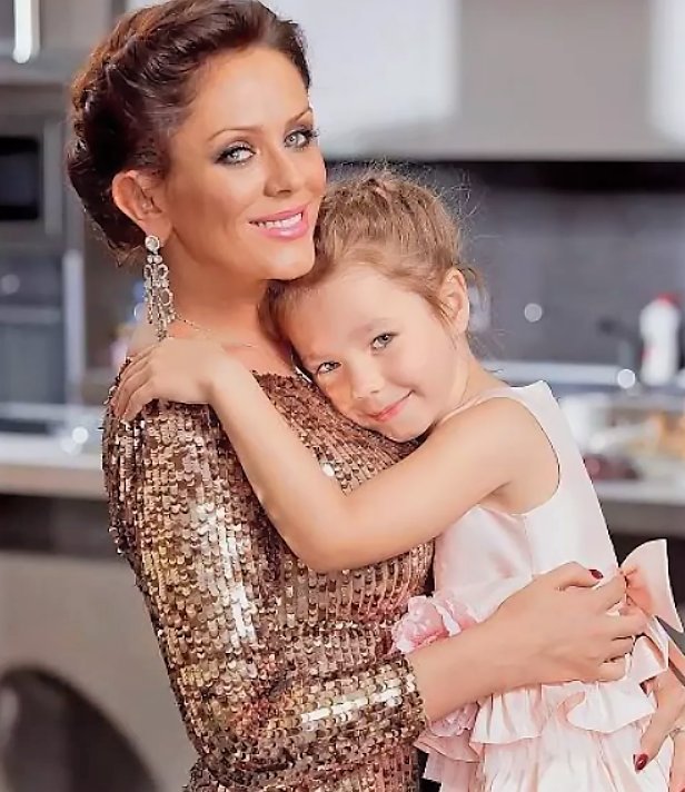 Юлия началова дочь. Началова 2009. Юлия началова 2020. Юлия началова 2019. Сколько лет началовой сейчас.