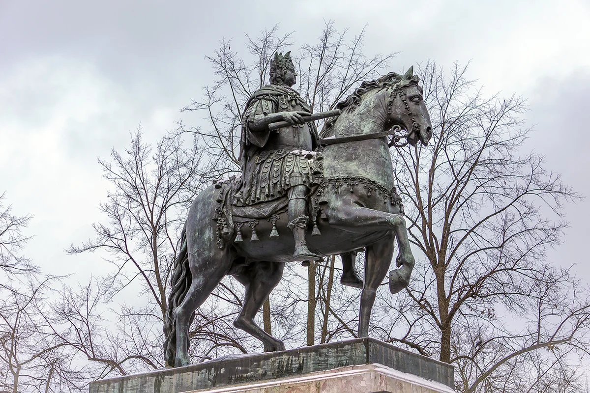 Памятник петру 1 в москве созданный по проекту скульптора