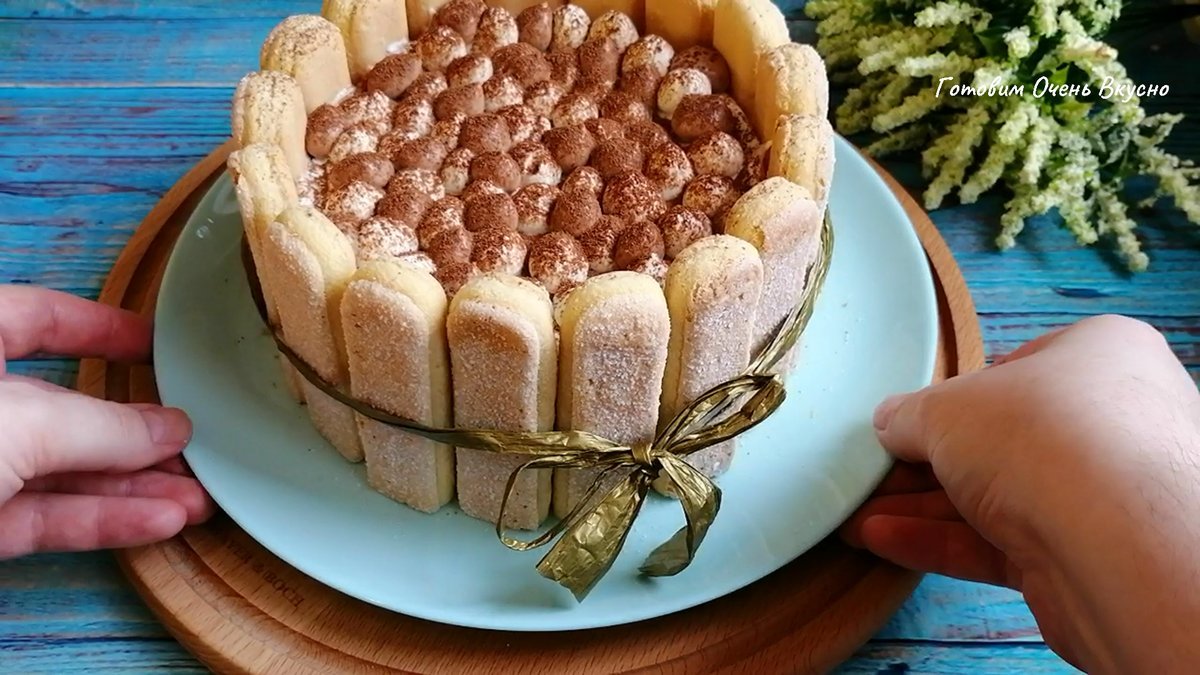 пирожное тирамису маскарпоне. торт тирамису с печеньем савоярди. десерт в стаканчиках с печеньем савоярди. тирамису классический итальянский десерт. тирамису с савоярди.