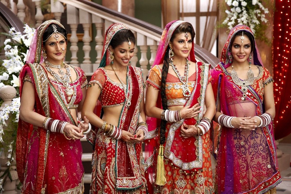 Блогеры индия. Национальная одежда Индии Сари. Болливуд Индия. Индийский национальный костюм женский Болливуд. Индийская Национальная одежда для женщин.