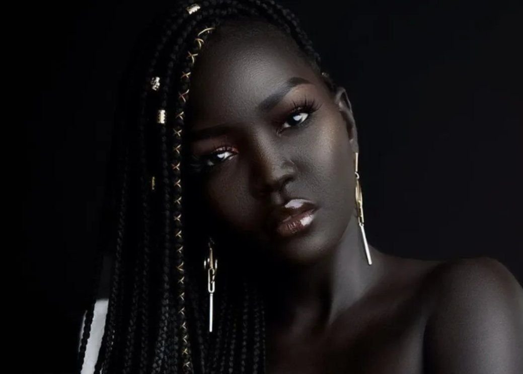 Женщины чернокожие видео. Няким Гатвеч. Ньяким Гатвеч модель. Судана Ниаким Гатвеч. Ниаким Гатвеч Королева тьмы.