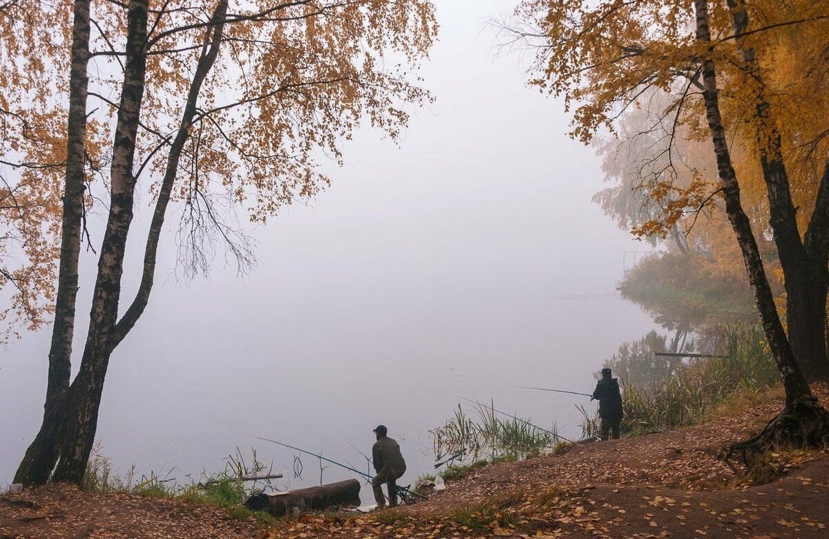 Ловля осень. Осенняя рыбалка. Осень рыбалка. Осенний пейзаж рыбалка. Рыбак осенью.