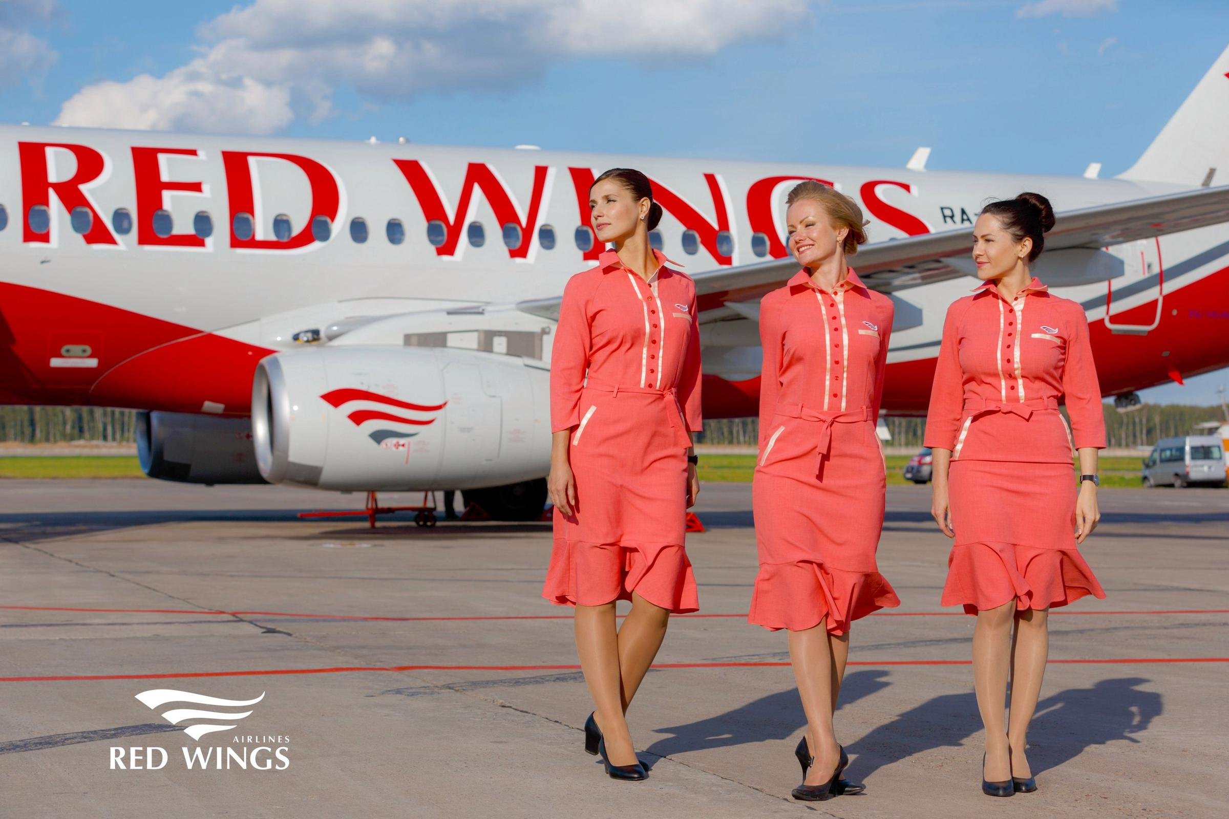 Компания red wings. Форма авиакомпании ред Вингс. Red Wings Airlines авиакомпания. Ред Вингс самолеты авиакомпании. Red Wings Airlines стюардессы.