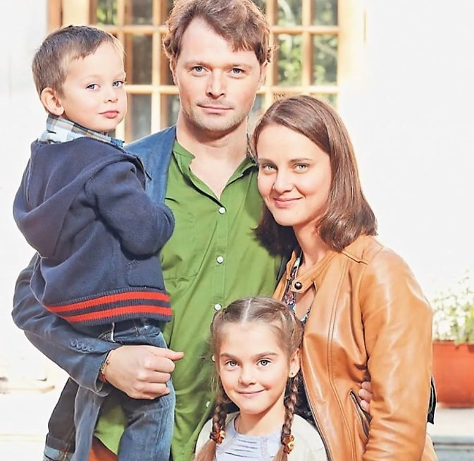 Носков с женой и детьми