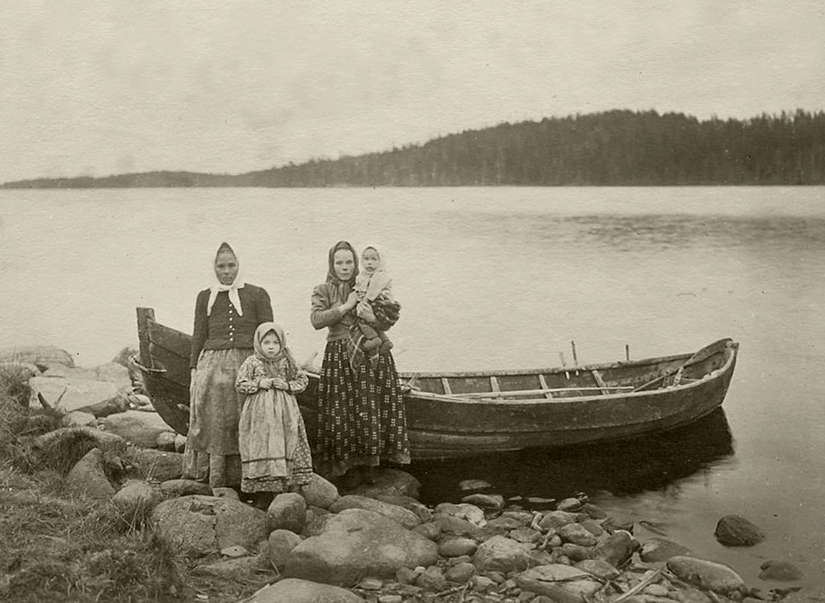 На русском севере перед отъездом. Поморы до революции. Кольские Поморы. Фотокарточки начала 20 века. Поморы дети.