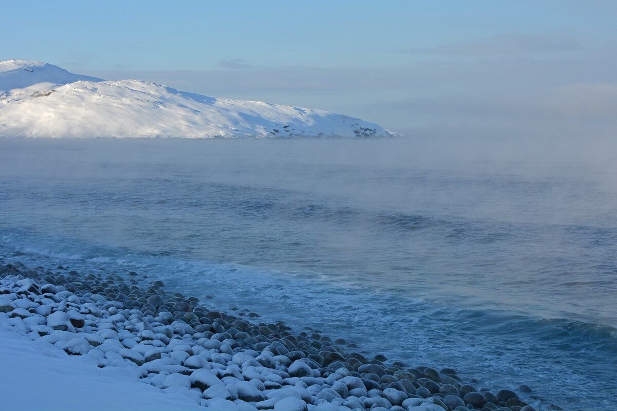 Моря на севере. Баренцево море Териберка. Баренцево море Арктика. Териберка зимой океан. Баренцево море зима Териберка.