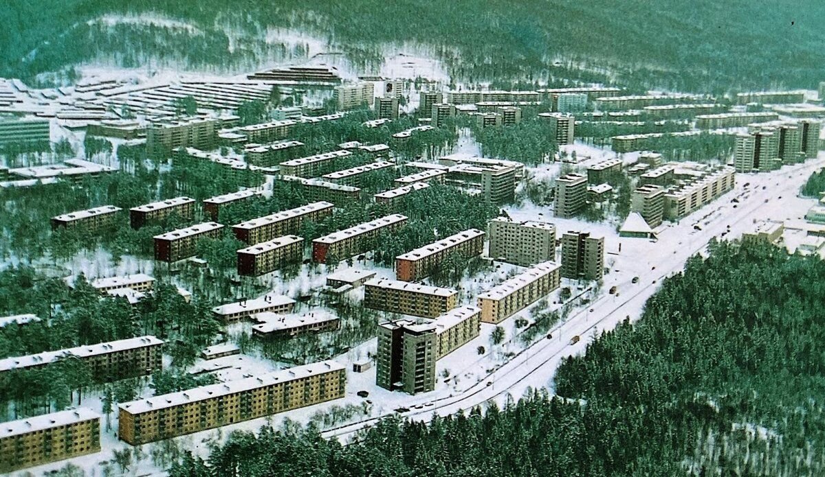 Зато дома была. Зато Железногорск Красноярского края. Красноярск-26 Железногорск. Железногорск (Красноярск-26, Соцгород, Атомград), Красноярский край. Железногорск военный городок.