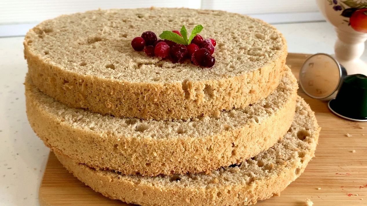 Кофейный бисквит для торта пышный и простой