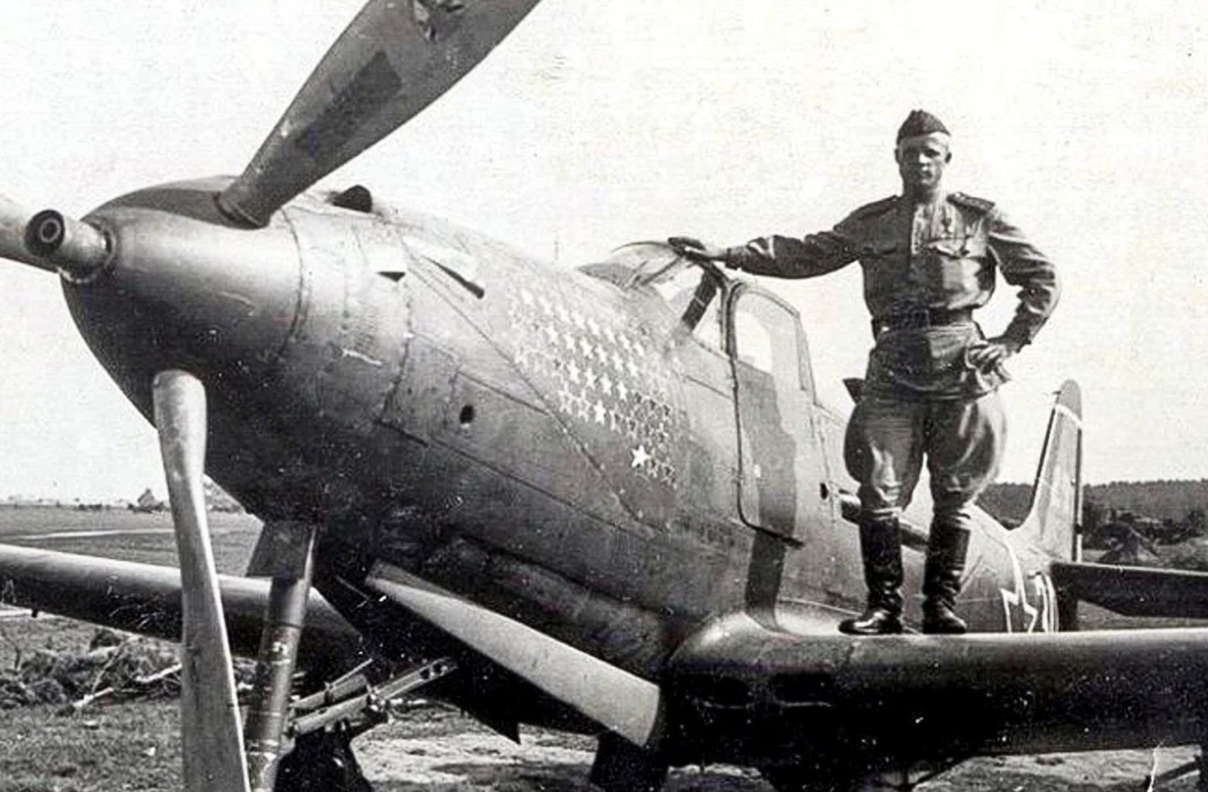 Асе ф. Александр Фёдорович клубов Советский лётчик-АС. P-39 Airacobra Клубова. Клубов Александр Федорович(1918–1944 гг.). Клубов Александр Федорович герой.