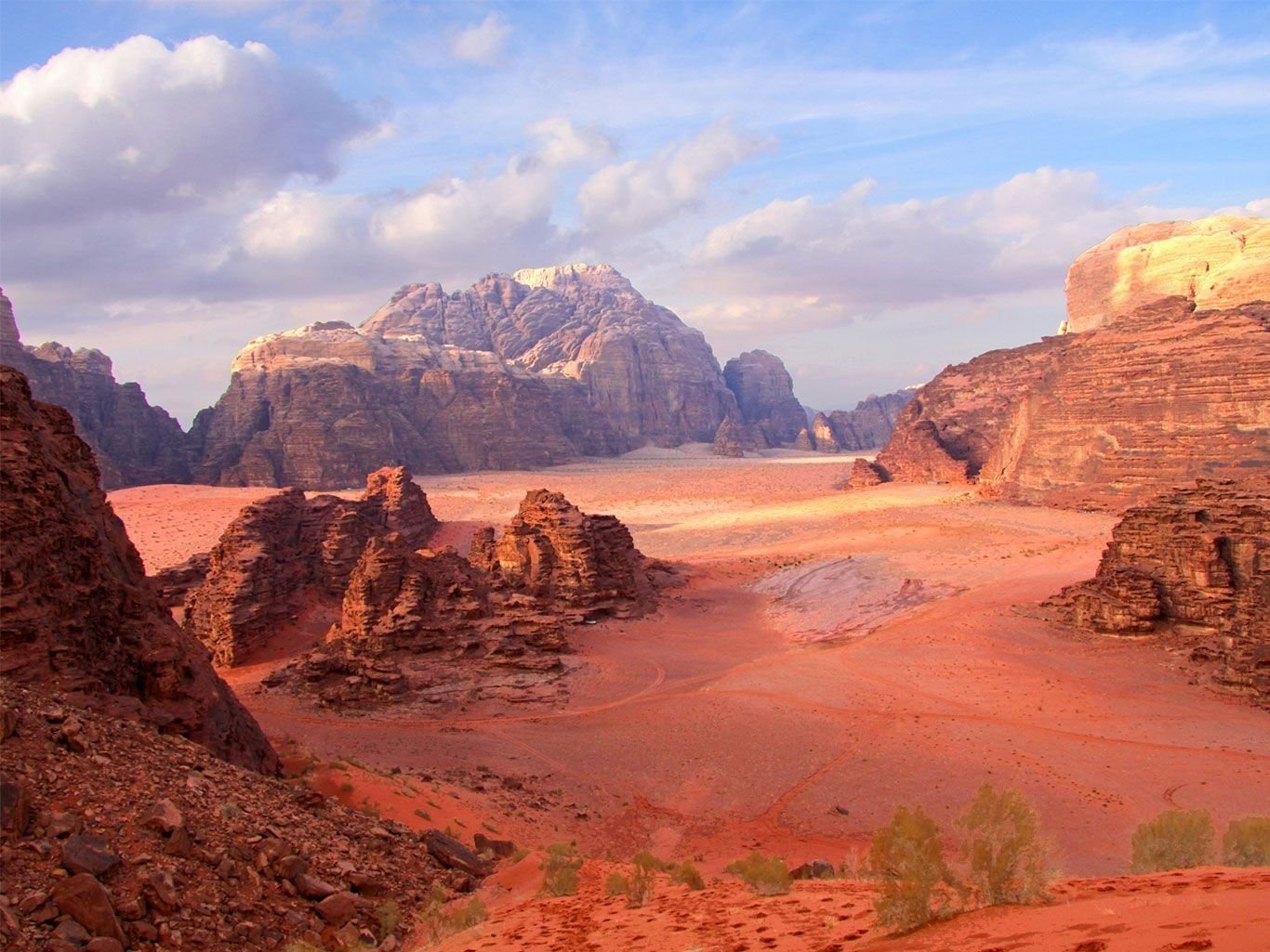 Пустыня где снимали. Вади-рам Иордания. Wadi rum Иордания. Иорданская пустыня Вади рам. Вади рам Лунная Долина Иордания.