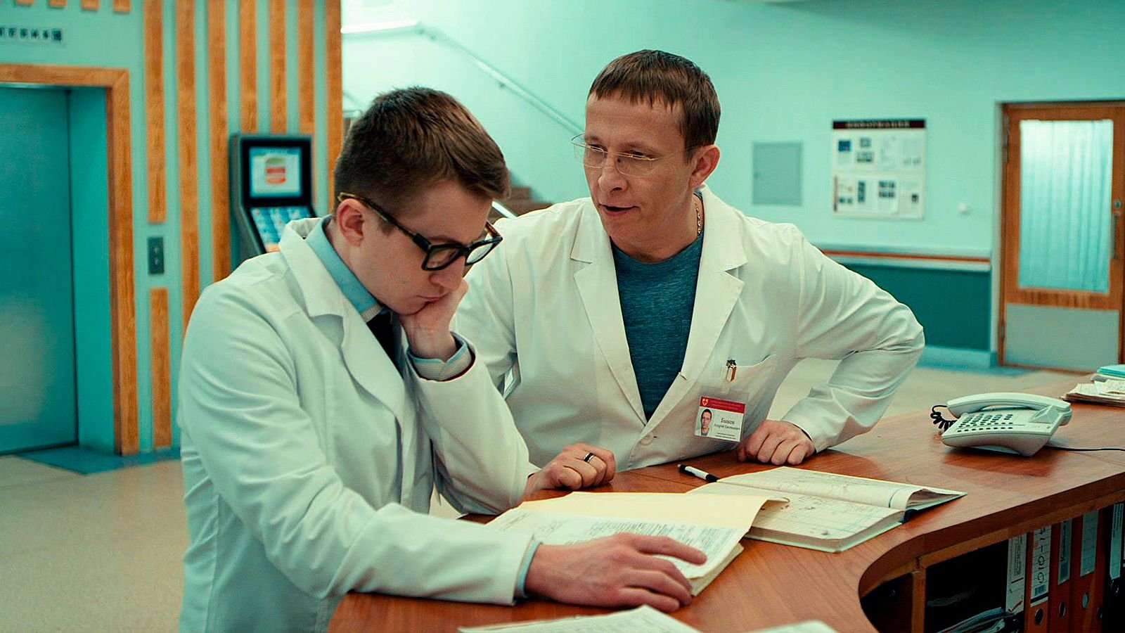 Доктор быков интерны. Как звали интернов. Актёр быкова интерны. Романенко интерны. Как звали интернов.