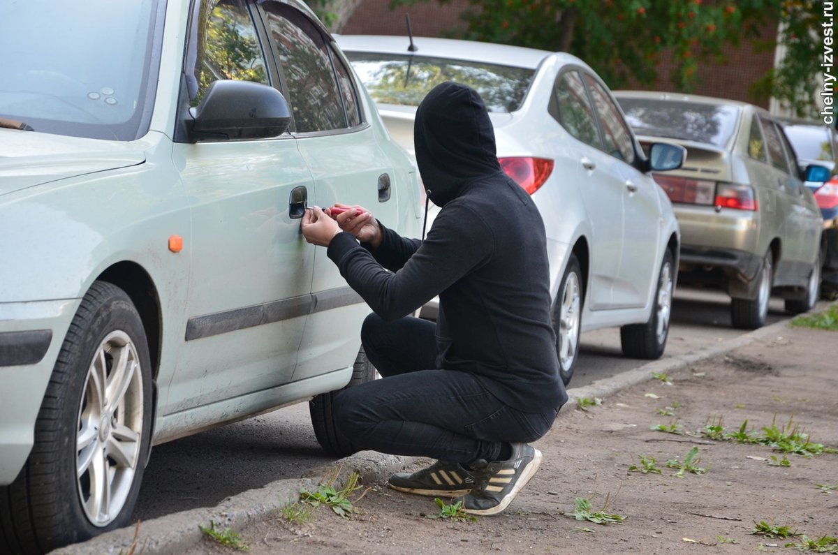 Где можно угонять машины. Угон автомобиля. Автомобиль грабителей. Угон автомобиля. Угонщики автомобилей.