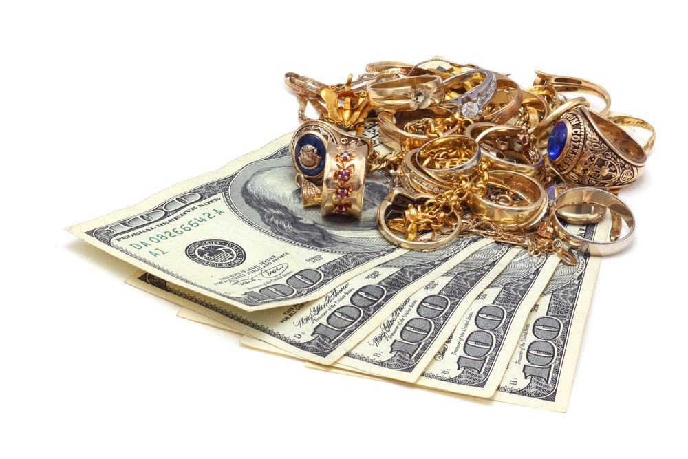 Деньги драгоценности. Деньги и украшения. Деньги и драгоценности. Деньги золото. Золотые украшения и деньги.