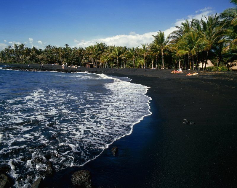 Черный пляж гавайи