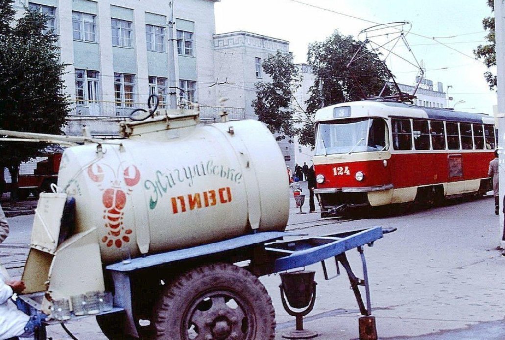 Пивная бочка на колесах
