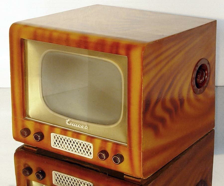 Телевизор спутник. Телевизор Енисей ламповый. Телевизор Енисей 2. Телевизор Енисей 1958. Телевизор Енисей СССР.
