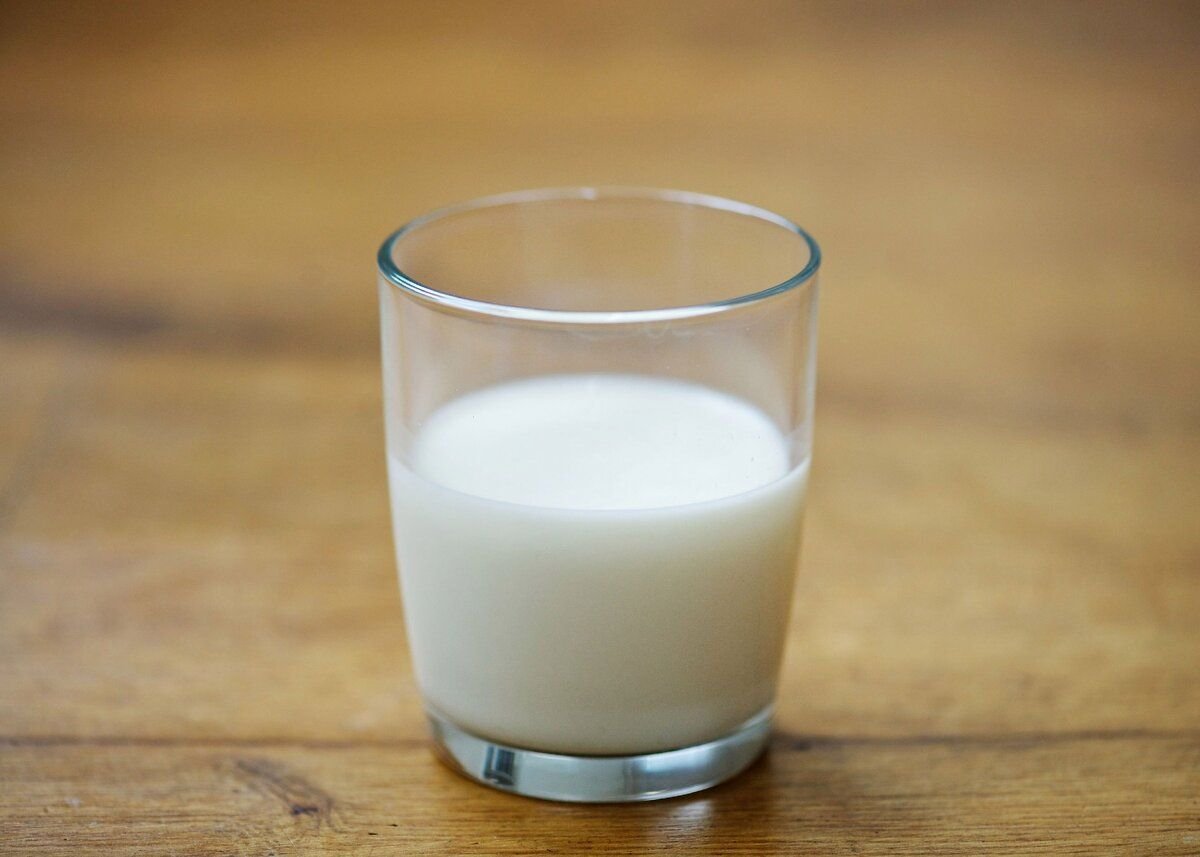 Раз молоко. Глас оф Милк. Small Milk. Glass of Milk Shadow. Glass of lunch Milk.