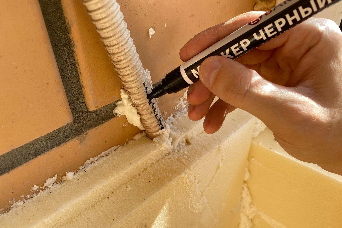 Как сделать вырез сложной формы под трубу, если она мешает приклеить ...