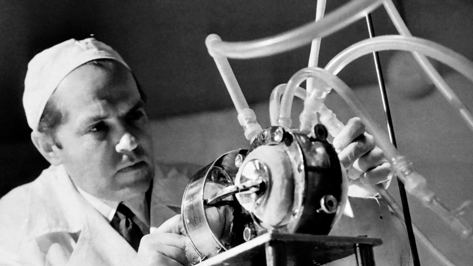 Первая в мире операция. Искусственное сердце 1937 Демихов. Демихов трансплантолог.