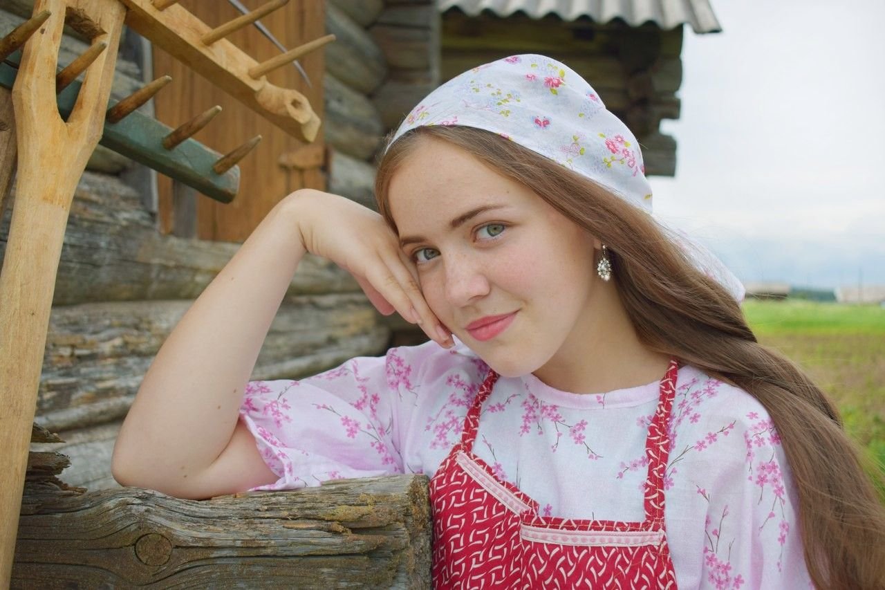 Красивые русские бабы видео. Деревенские женщины. Красивые русские девушки. Красавицы из глубинки. Красивые женщины в деревне.
