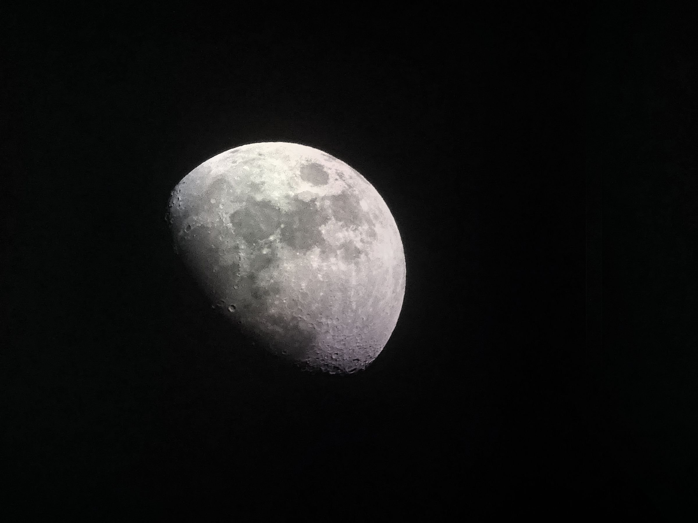 Где на земле не видно луну. Серая Луна. Серая Луна обои. Lianto - серая Луна. Фотообои Луна.