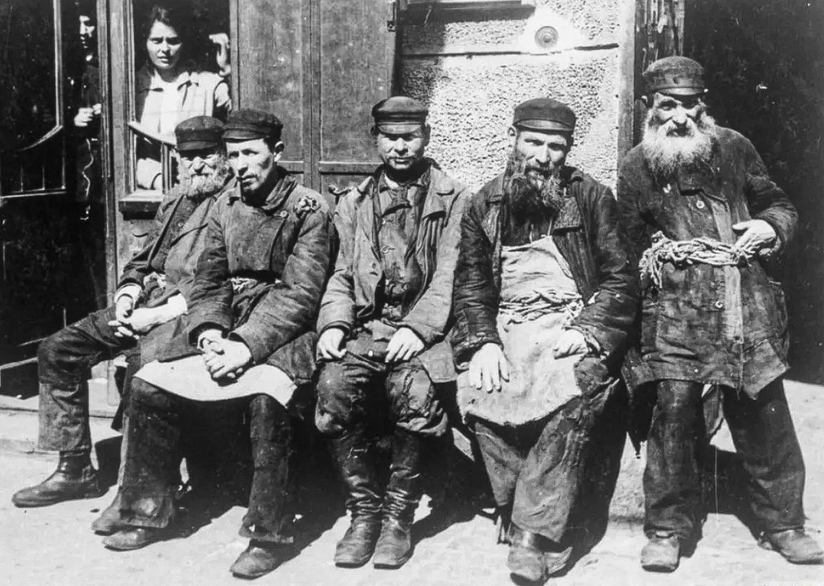 Еврейские общины в россии 19 век. Погромы евреев в россии 19 век. Еврейские погромы в российской империи в 1881 году. Польские евреи 19 век. Штетл евреев.