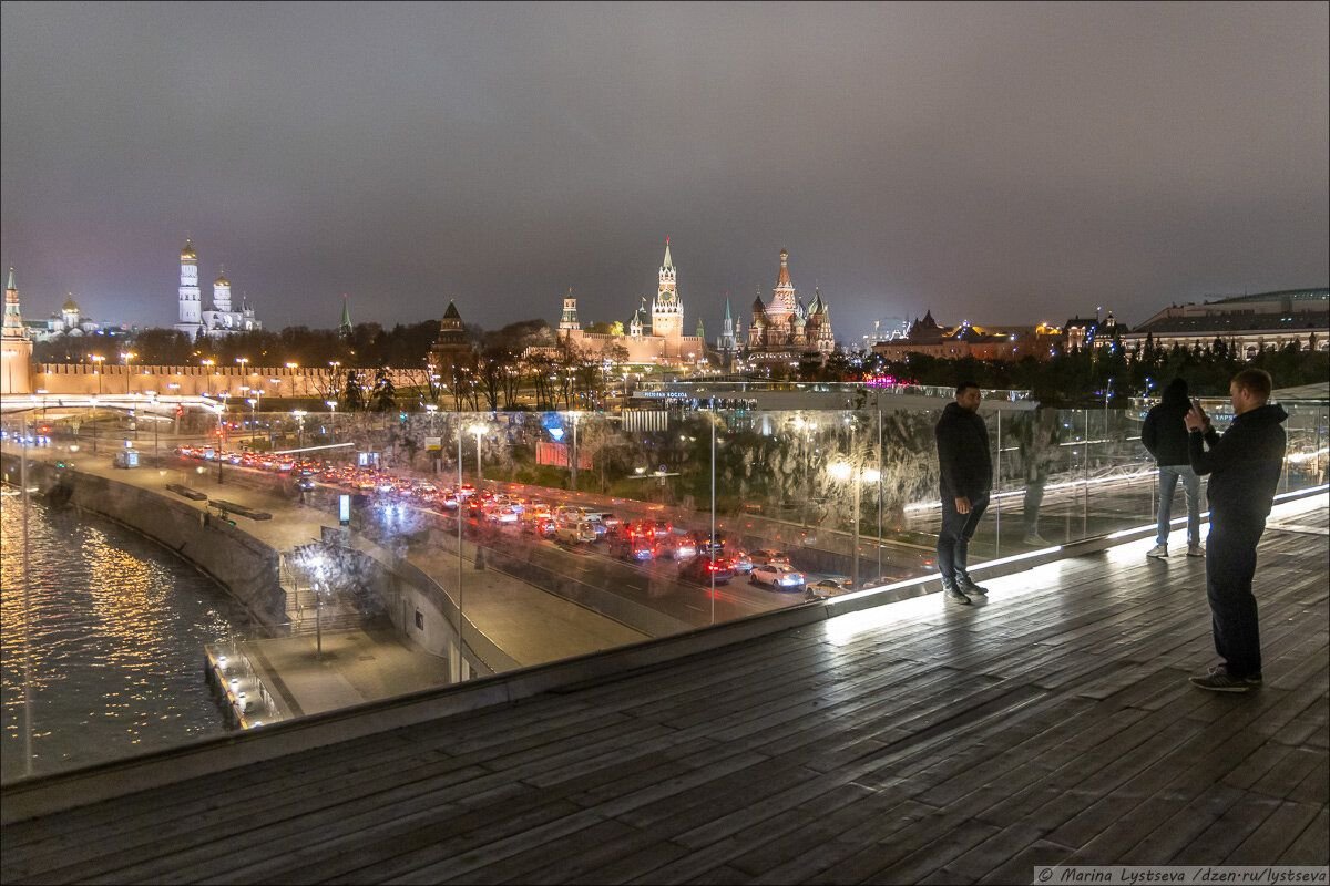 Парк возле красной площади зарядье