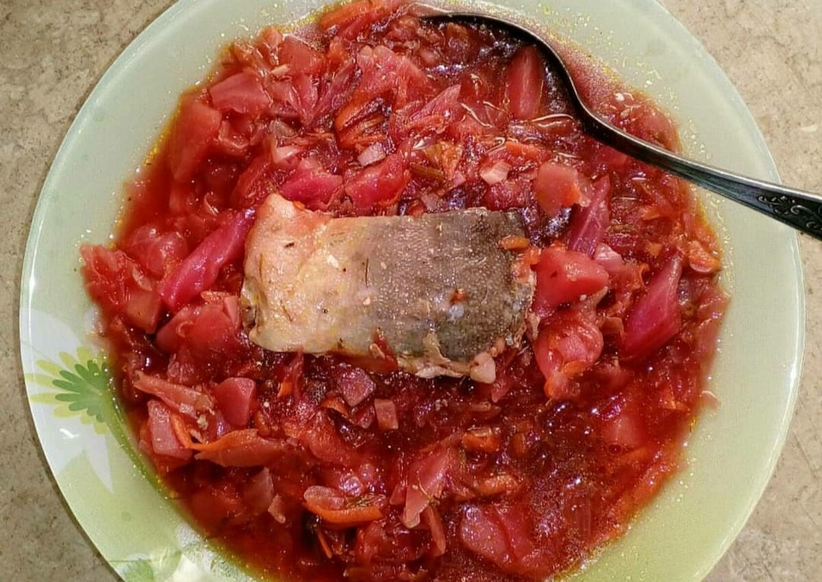 борщ с рыбой. борщ с рыбой рецепт. холодный борщ с рыбой. рыбный борщ. борщ с грушей.