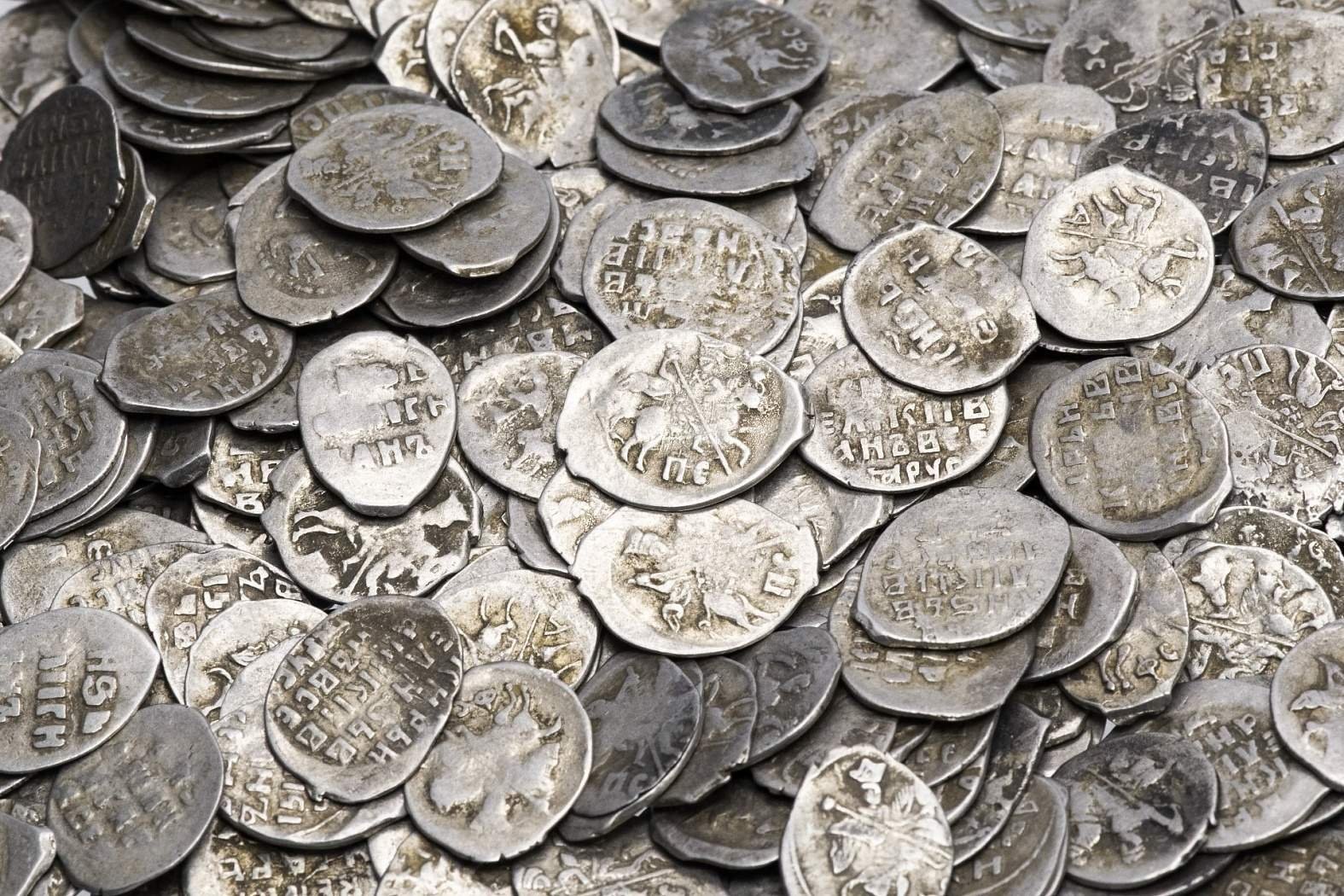 Деньги древних времен. Древние деньги. Старинные монеты. Древние серебряные деньги. Металлические деньги.