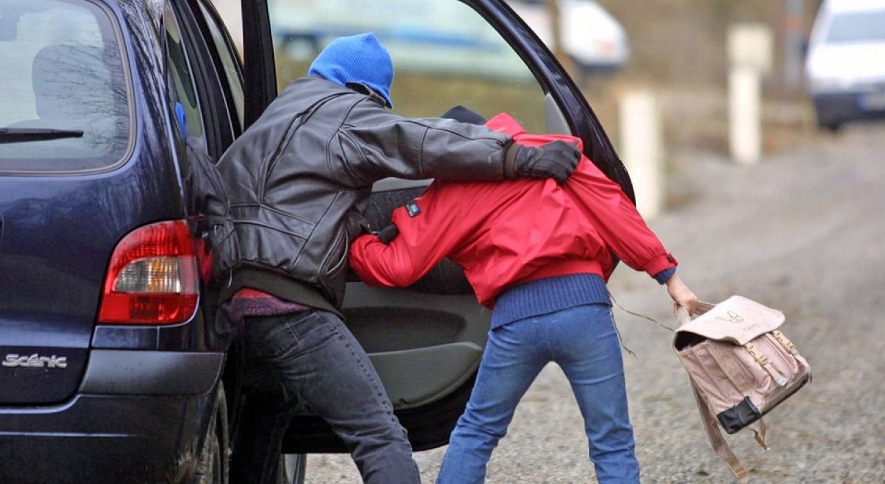 Похитил родителей девушки. Самара уивинг няня. Похитили красивую девушку. Камера в лифте. Связанные женщины.