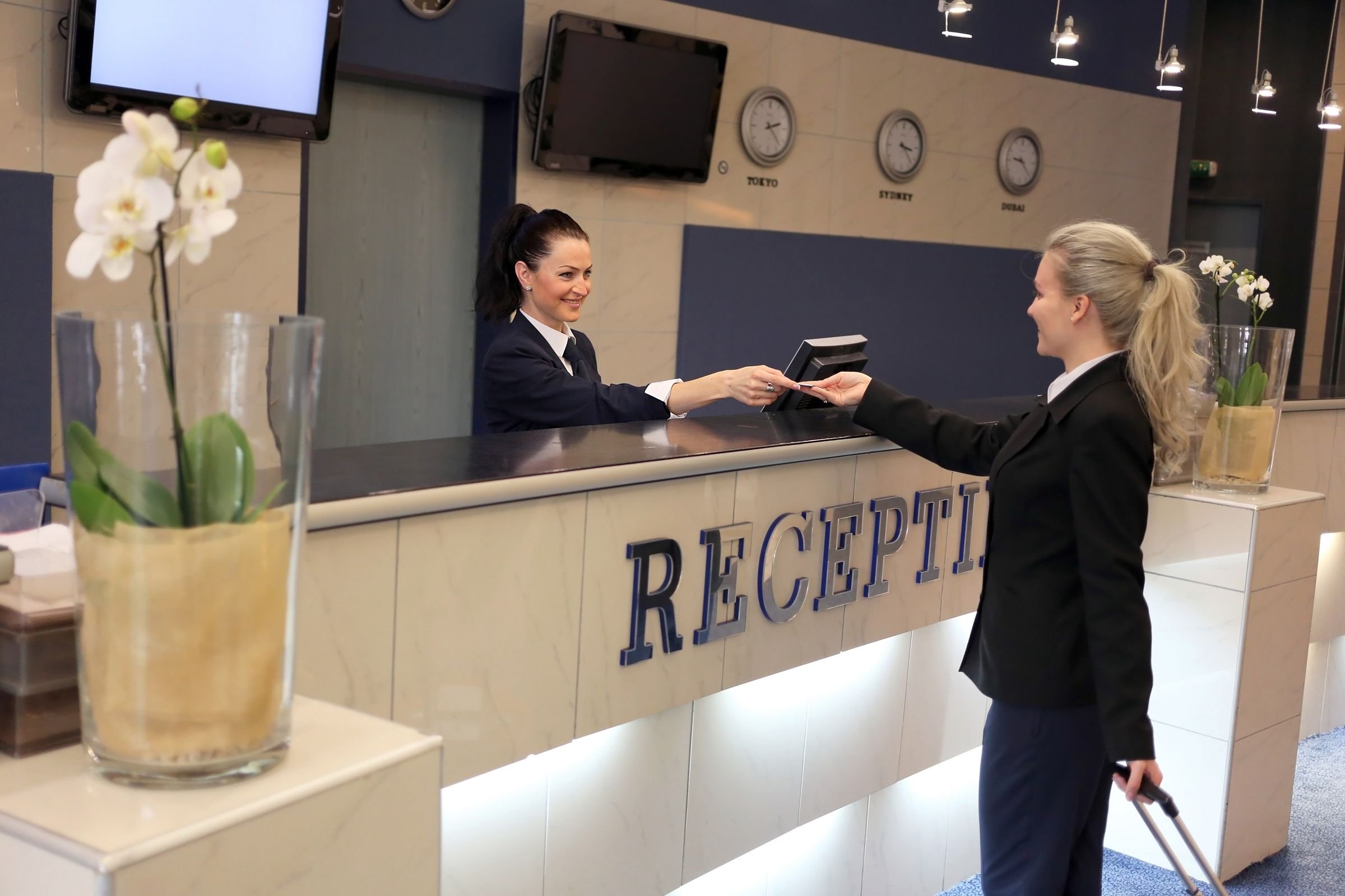 Картинка администратор на ресепшн