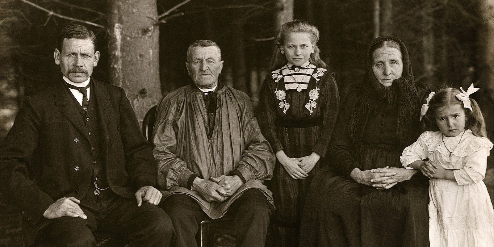 Старое фото семьи