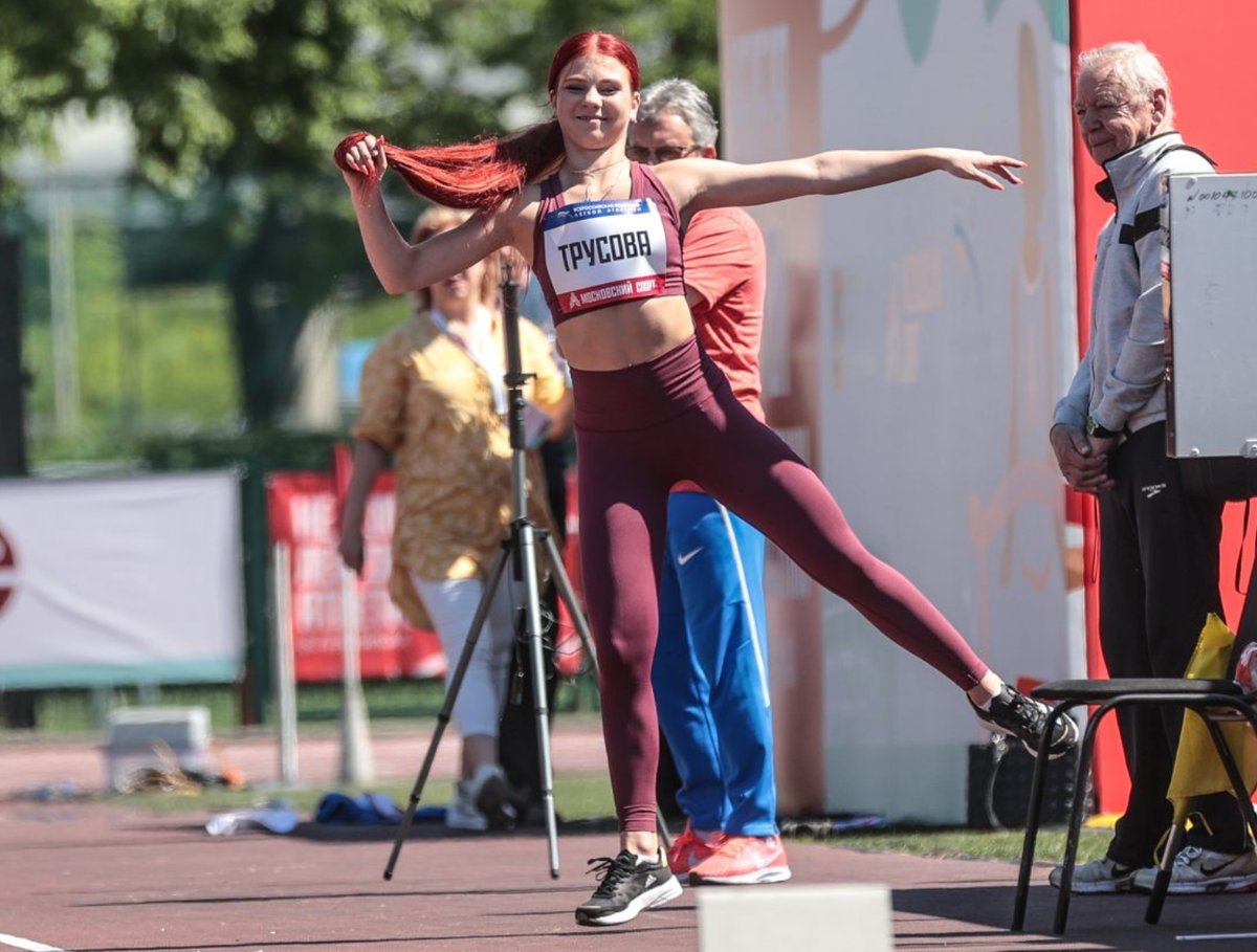 Александра Трусова 2022 в прыжке