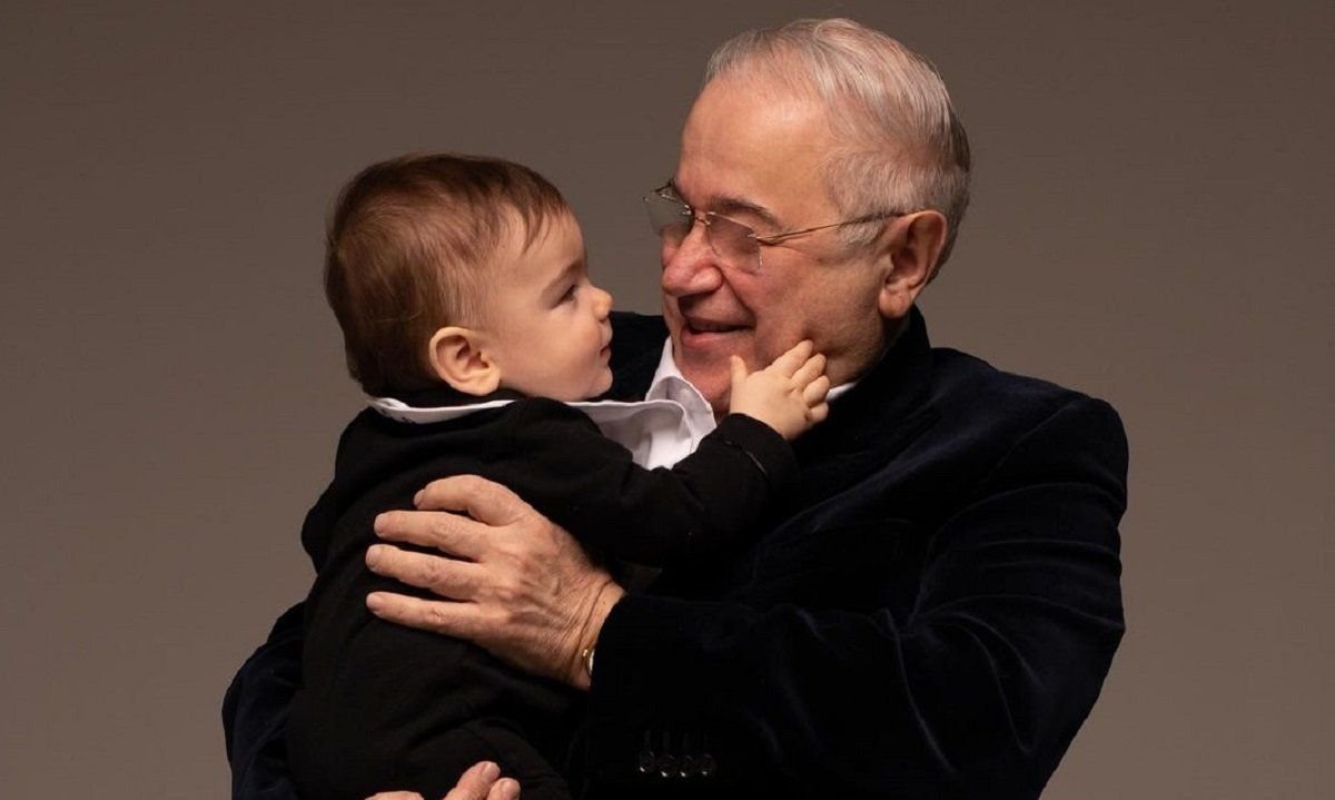 петросян снова стал отцом. петросян снова стал отцом. петросян снова стал отцом. ваган петросян сын петросяна. петросян с сыном ваганом.