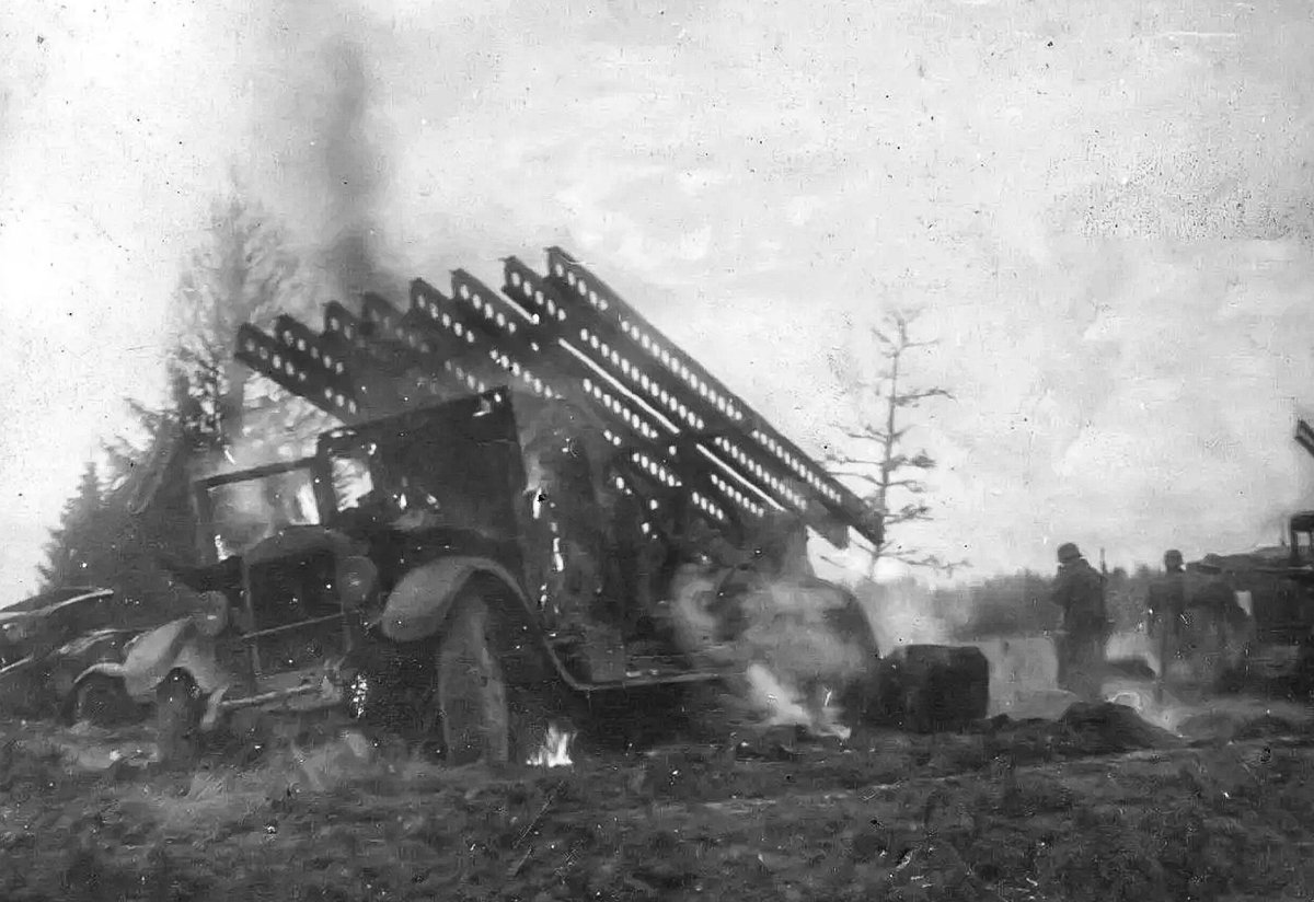 Советские солдаты называли ее катюша. БМ-13 Катюша 1941. БМ-13 Катюша в бою. Советский Гвардейский реактивный миномет БМ-13 