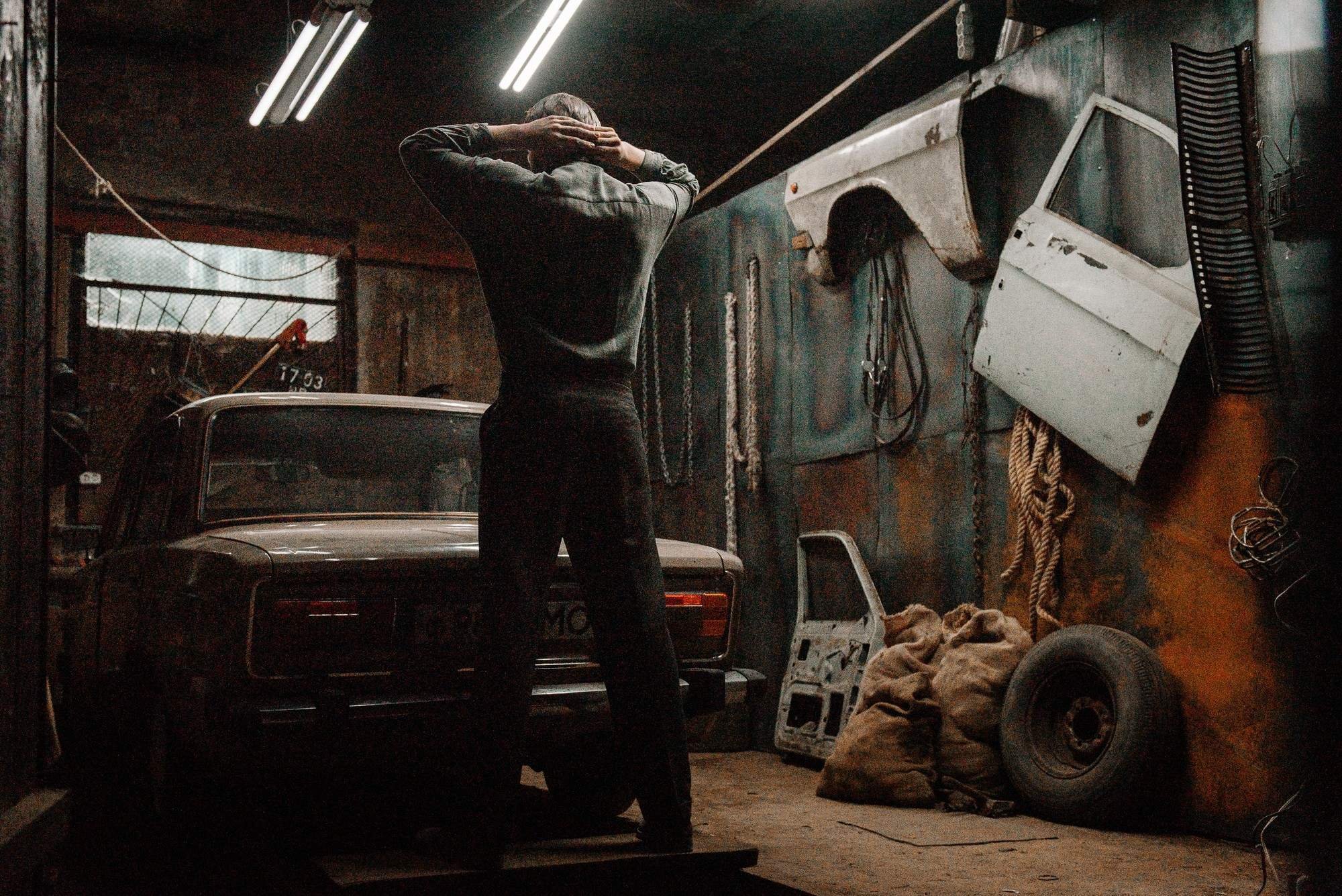 Одни из нас сериал кадры. Фишер фильм 2022. Фишер сериал 2023 кадры. Джокер фильм. Фишер сериал 2022 трейлер.