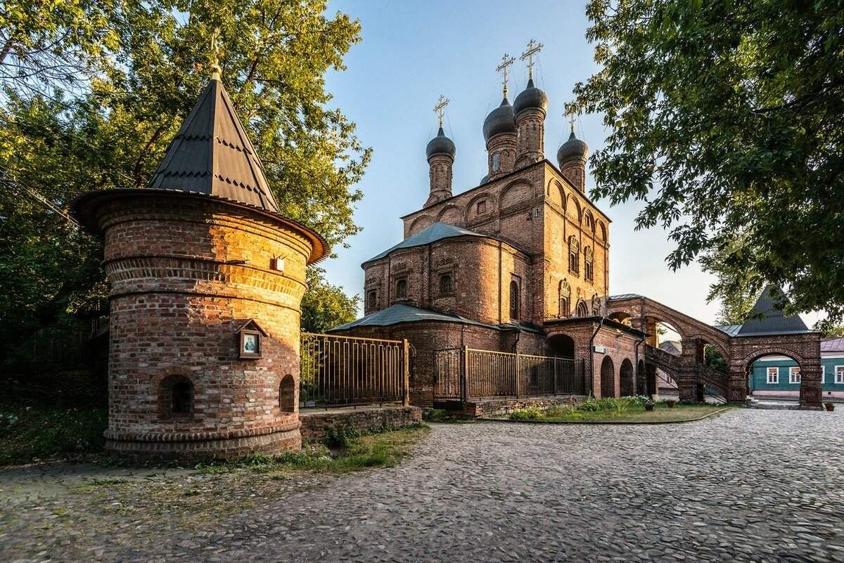 2 первых места. Крутицкое подворье в Москве. Патриаршее подворье в Москве. Крутицкое Патриаршее подворье. Монастырь Крутицкое подворье в Москве.