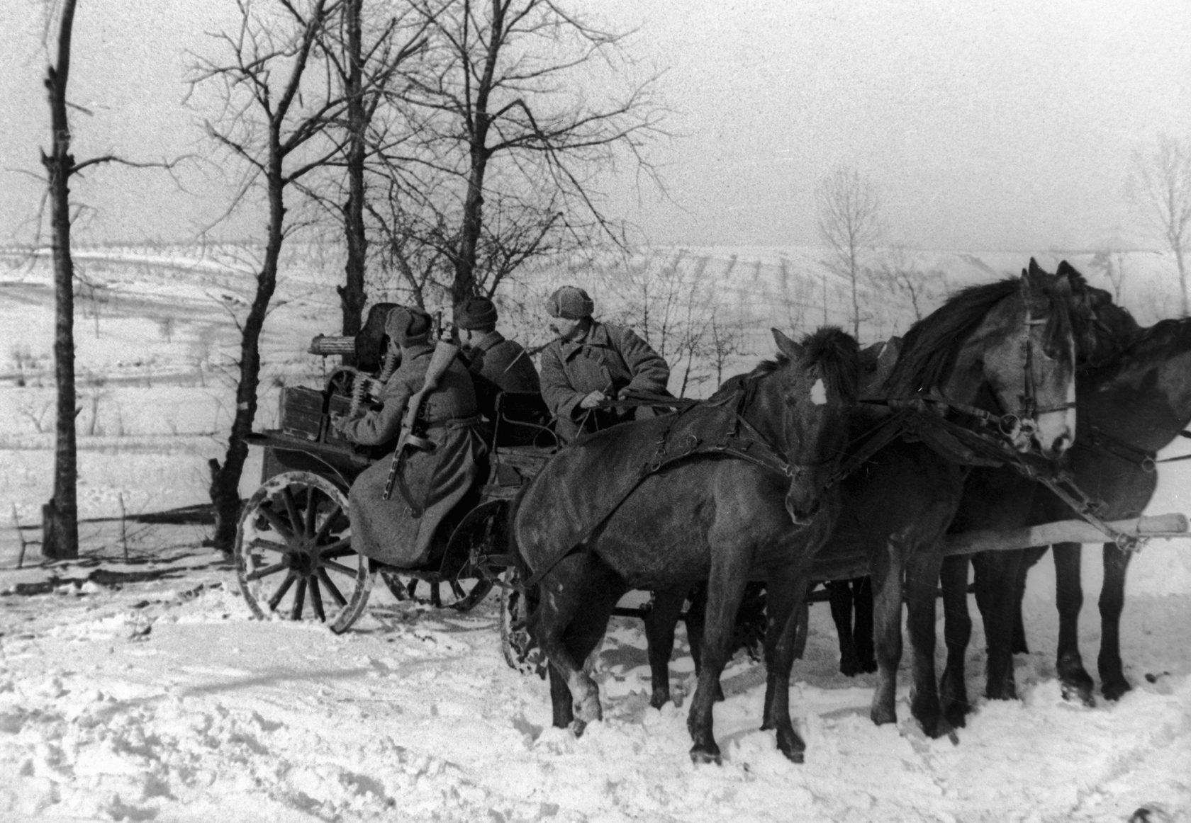 Военное обоз. Пулемётная тачанка 1941 года. Лошади в годы войны 1941-1945. Тачанка РККА.