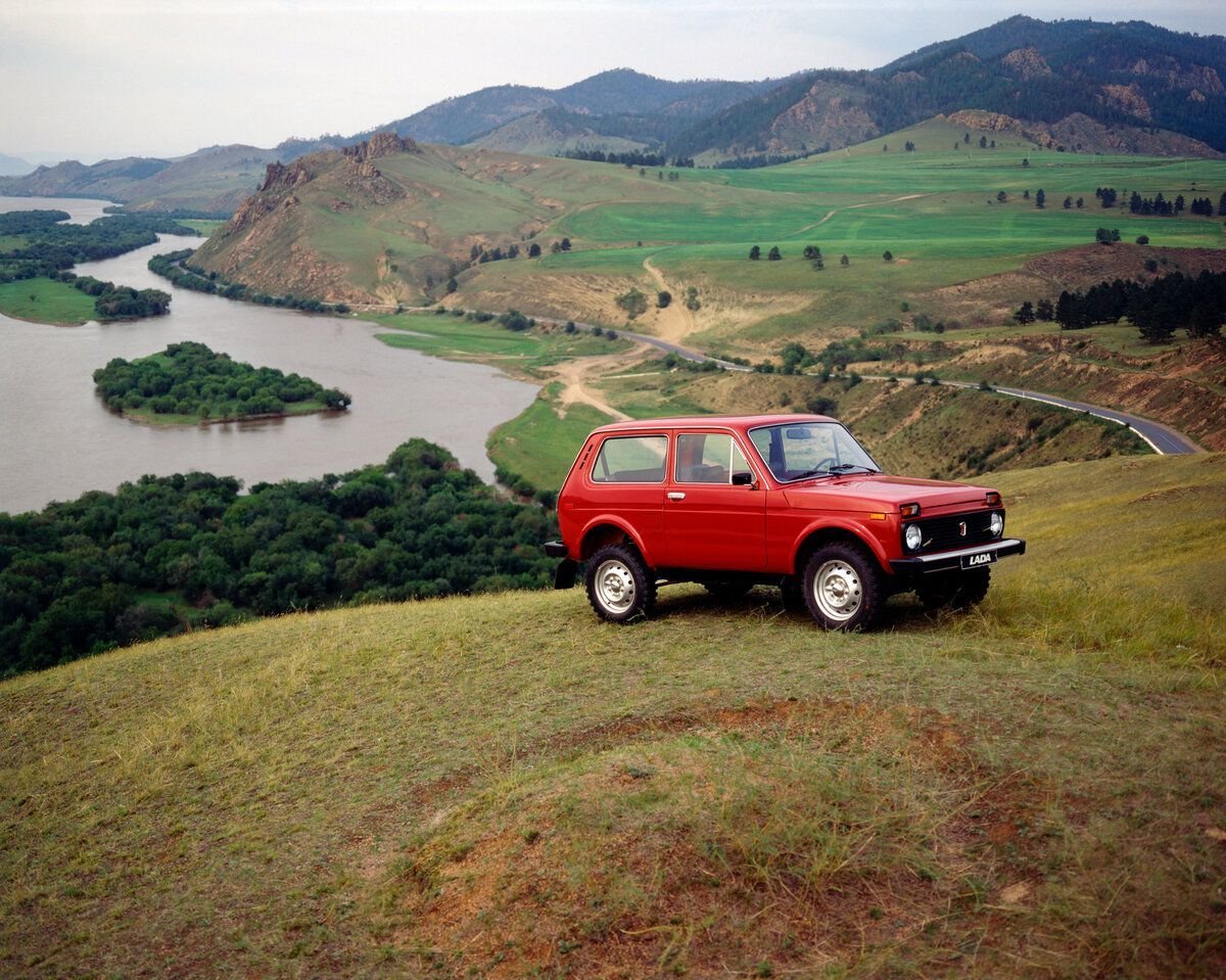 Лада 4x4 2121 Нива красная