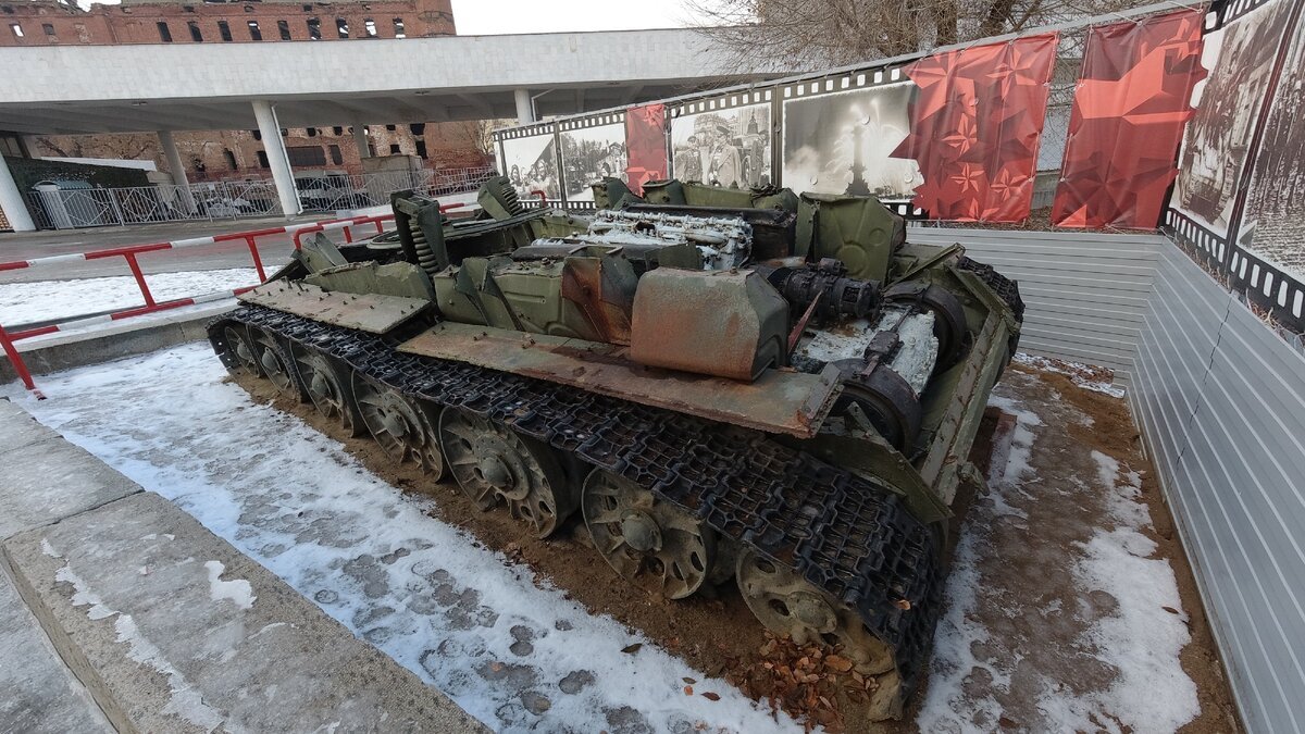 Танк с оторванной башней