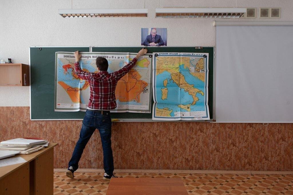 Уроки истории. Урок истории. Школьный урок истории. Урок истории в СОШ. Картина урок истории.