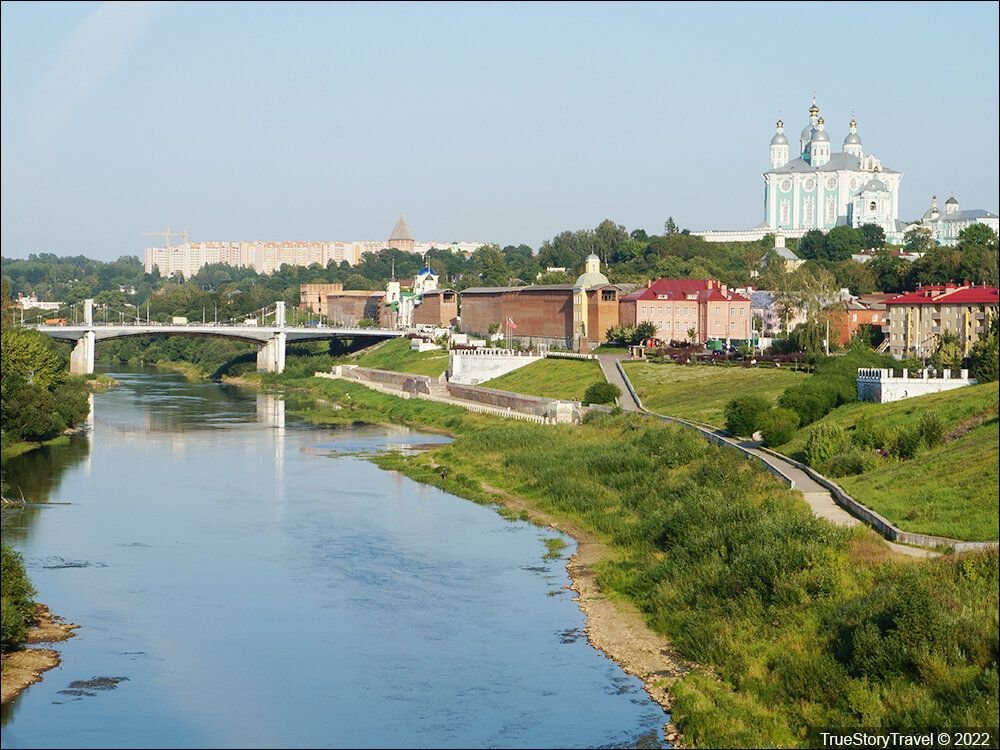 Не строй стены строй мосты