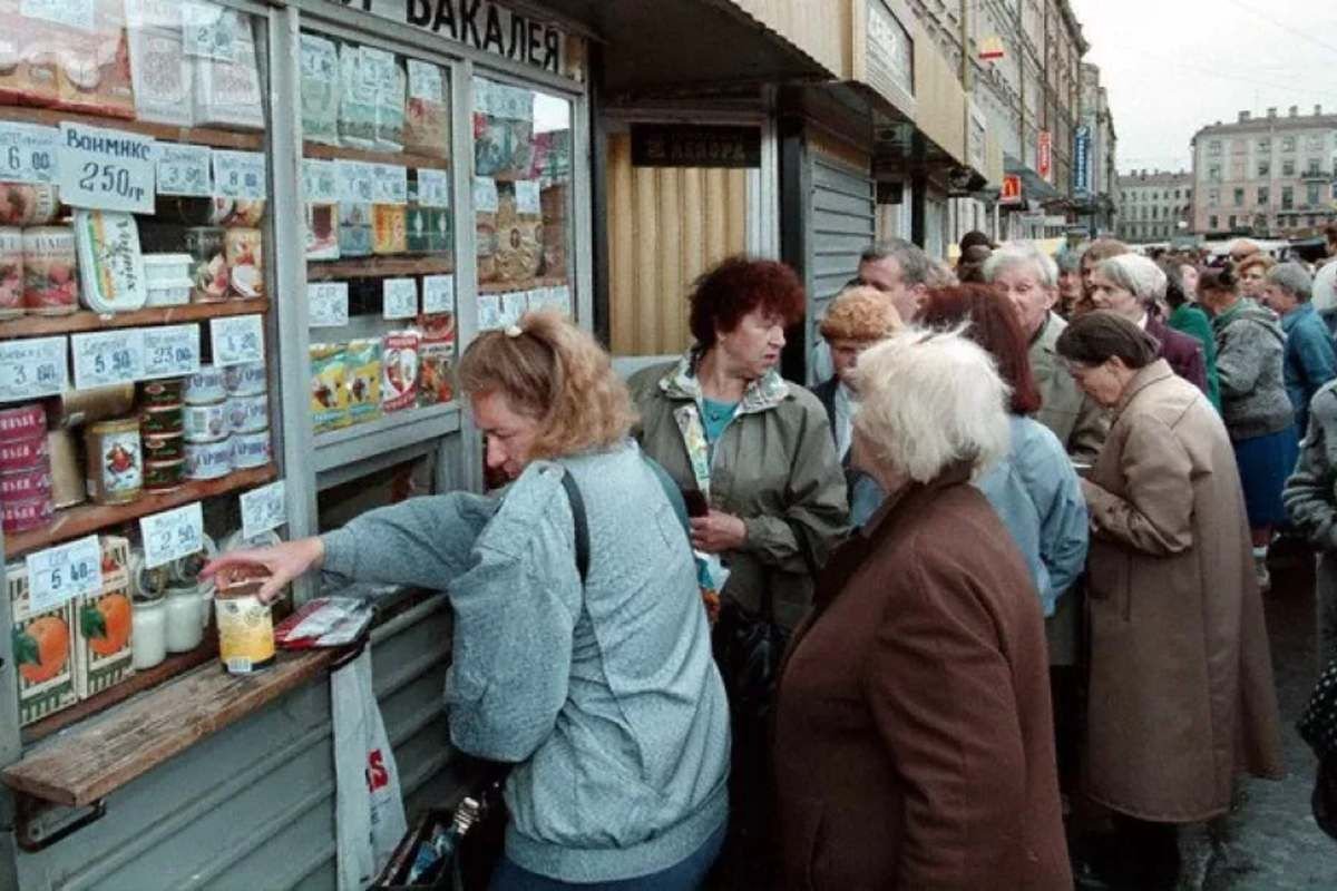 Ларьки на Сенной площади в 90-е