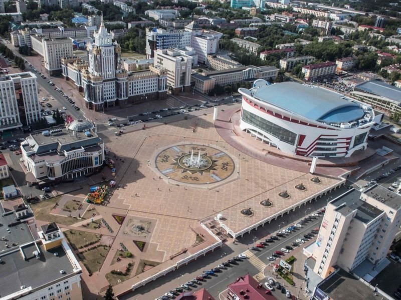 Мордовия 13. Площадь тысячелетия Саранск. Площадь 1000 летия Саранск. Площадь тысячелетия Саранск сверху. Фонтан на площади тысячелетия в Саранске.