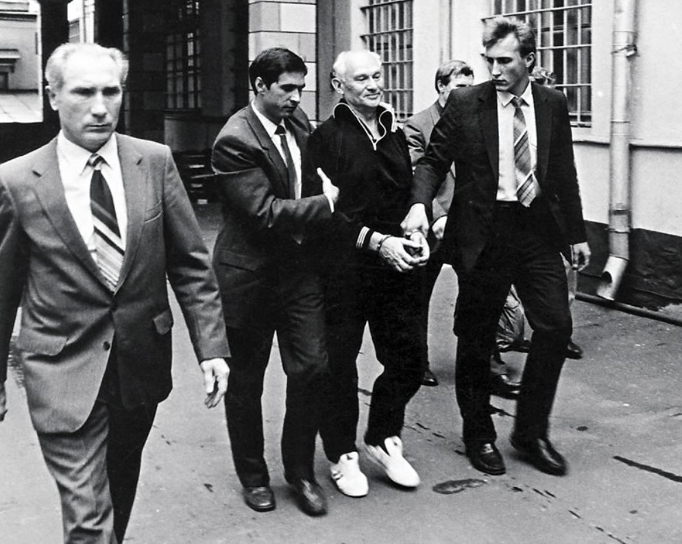 Полковник пеньковский. Предатель кгб. Предатель кгб. Офицера кгб владимира ветрова. Предатель кгб.